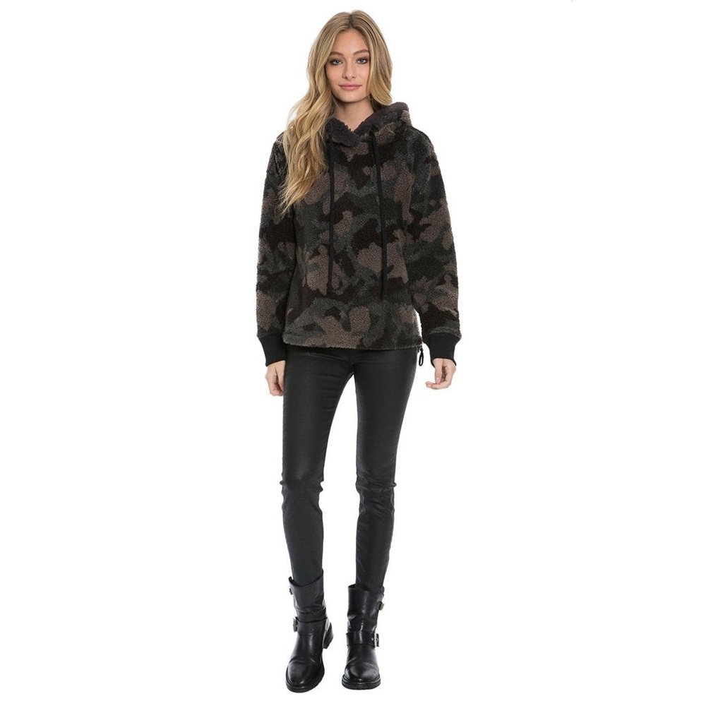 Dylan (True Grit)Heather Pile Camo Side Zip Hoodie. Adorable side zip detail